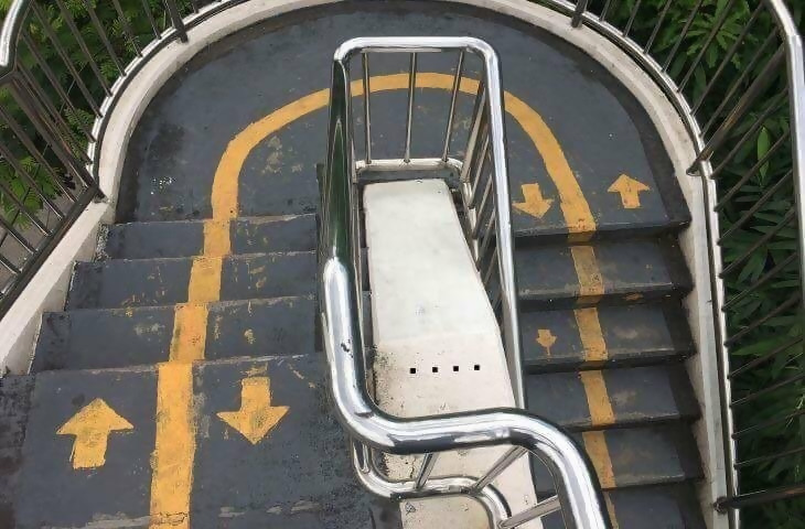 stairway with up and down arrows that dont make sense