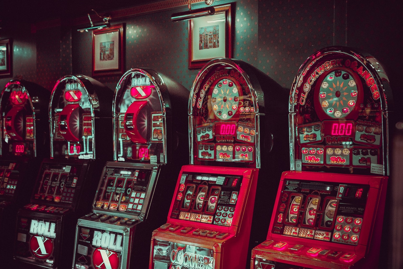A row of slot machines

Description automatically generated